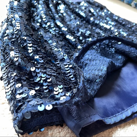 Blue sparkly skirt - Picture 3 of 4